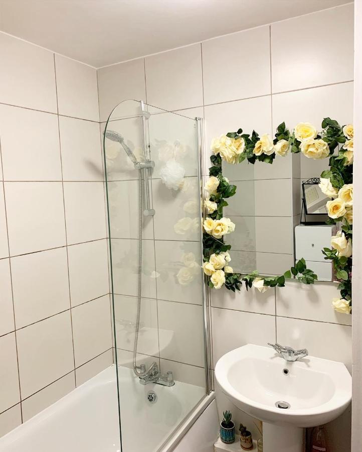 Апартаменты Garden Beautiful Cozy Flat , Recent Decorated. Лондон Экстерьер фото