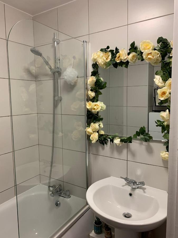 Апартаменты Garden Beautiful Cozy Flat , Recent Decorated. Лондон Экстерьер фото
